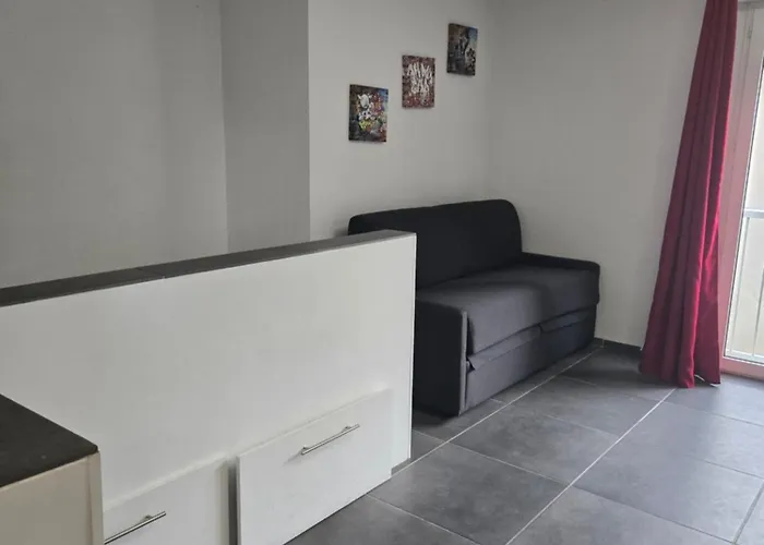 Au Calme Rive Droite Apartment